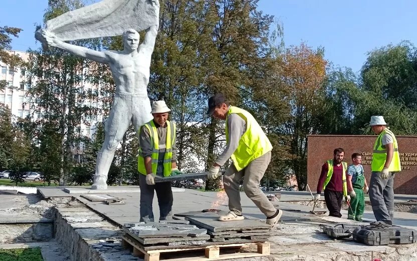    Почему спиливают деревья и чем замостят площадь у Вечного огня: в Ижевске благоустраивают Сквер Победы