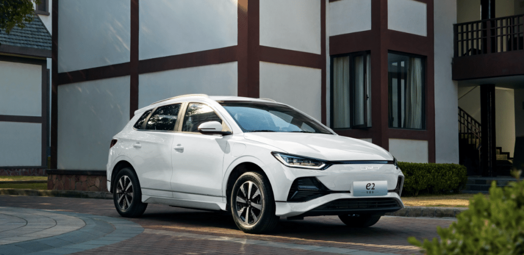 Автомобиль BYD e2