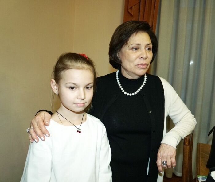  Ирина Роднина со старшей внучкой, Соней./Фото: vokrug.tv