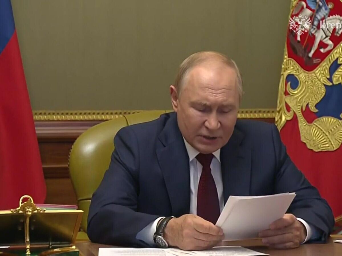    Путин об увеличении штатной численности российских войск в новых военных округах© РИА Новости