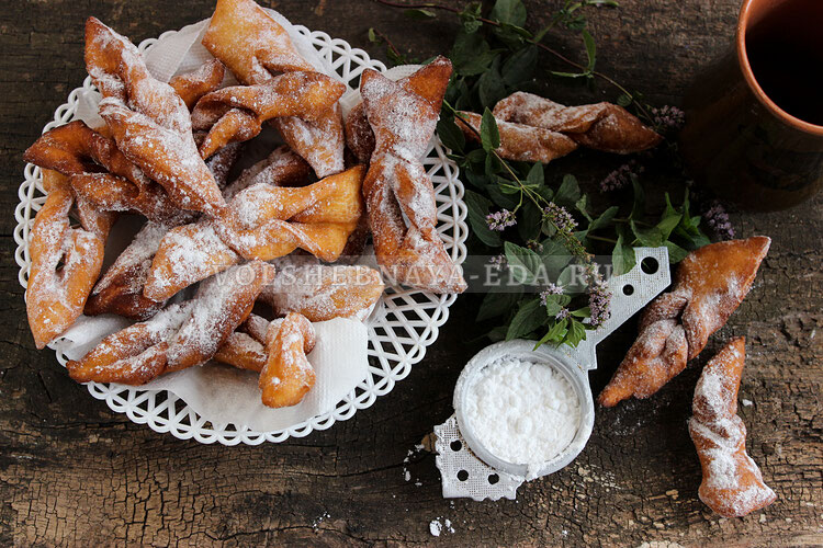 Хворост на водке: почему мы стали забывать прекрасный советский рецепт?