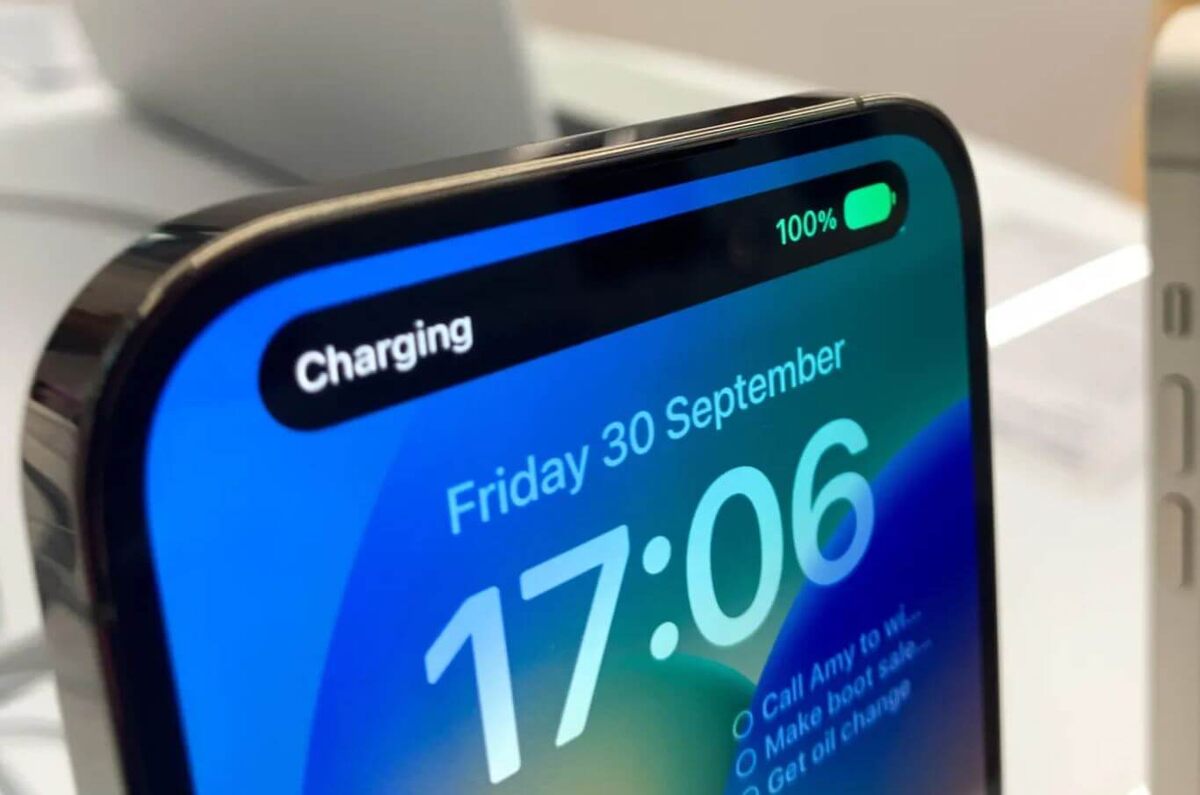    Говорят, iOS 18 убивает батарею Айфона. Так ли это на самом деле? Фото: forbes.com