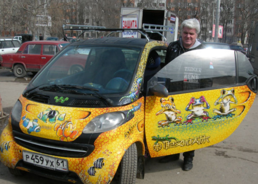 Игорь Трошков — владелец очень необычной машины. Купит её, вероятно, только океанариум — или зоопарк. Фото из открытого источника worldroads.ru