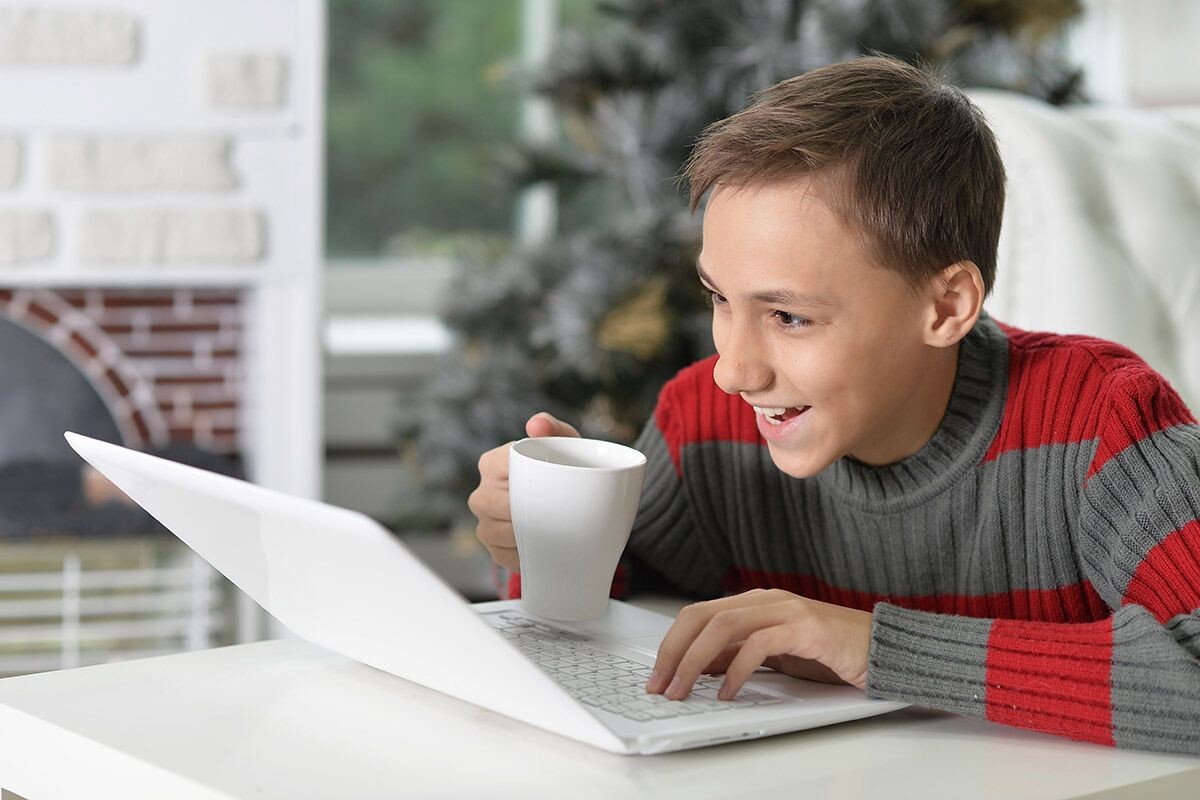 Чтобы получить аттестат за 9-й класс, надо сдать четыре экзамена. Источник: Shutterstock📷
