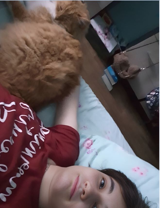 Режиссер Маринетт Мортем и рыжий кот Флорес