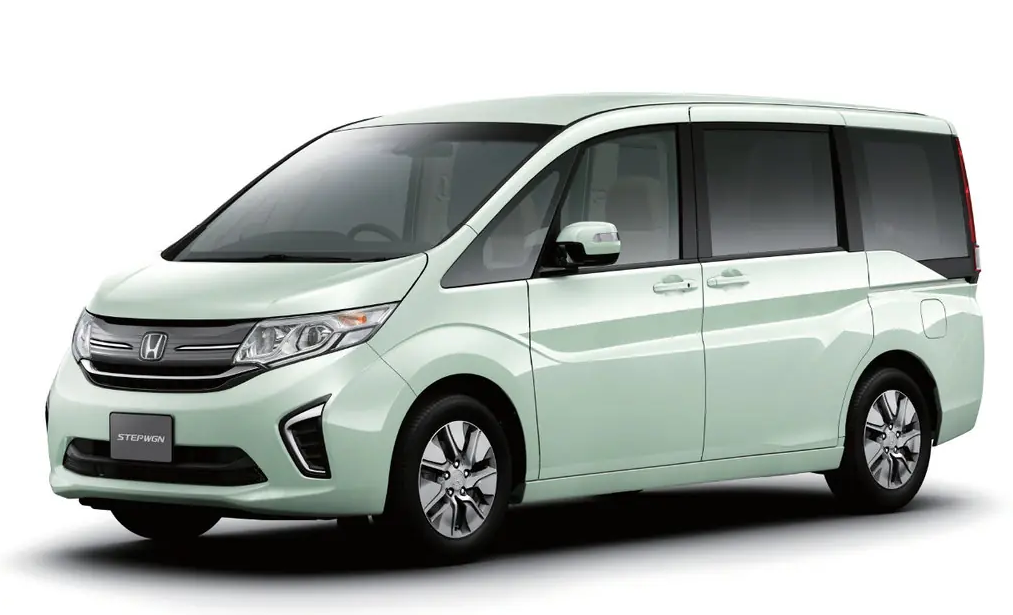 HONDA STEPWGN - можно сказать, что это единственный полноценный минивэн, который остался для нас доступен после введения санкций, именно поэтому автомобиль заслуженно пользуется популярностью. К тому же, в нем прекрасно вмещается целых 8 человек.



Авто богат на опции, даже в базовой комплектации и приятно удивит технологиями Magic Seat (третий ряд сидений складывается в пол) и Waku Waku (задняя дверь открывается и вверх и вбок). Габариты автомобиля: 4800 x 1750 x 1840. Клиренс: 150 мм. 

Модификации Honda Stepwgn рестайлинг 2017, 5 поколение (09.2017 - 10.2021):