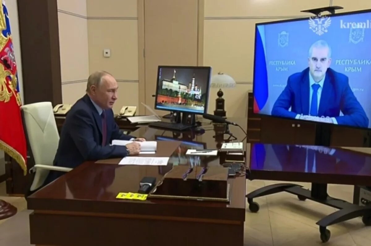   Путин в шутку похвалил Аксенова за укрепление «советской власти» в Крыму