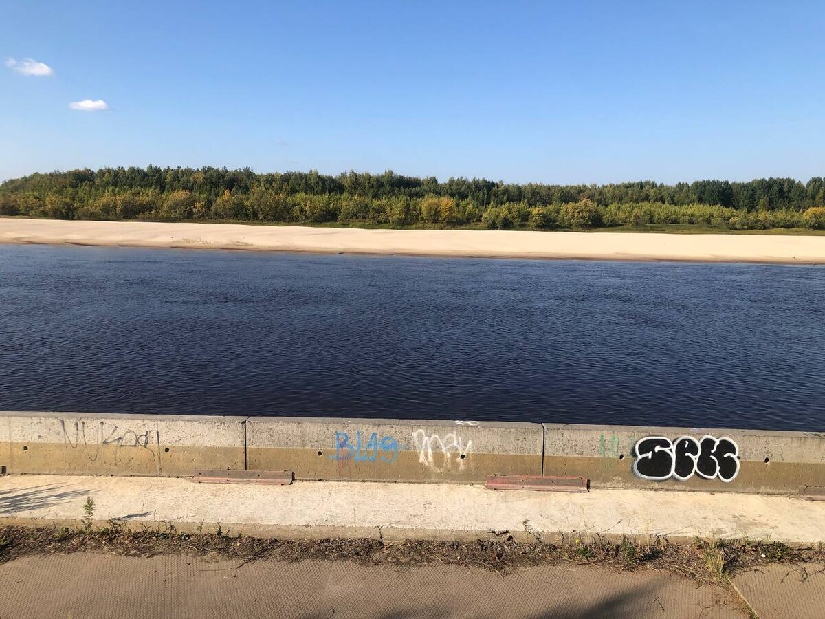 Фото автора. Река Конда неподалнку от места впадения в неё реки Колосьи. Здесь возник Урай
