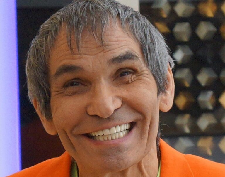    Фото: wikipedia.org/Бари Алибасов Анфиса Слепцова