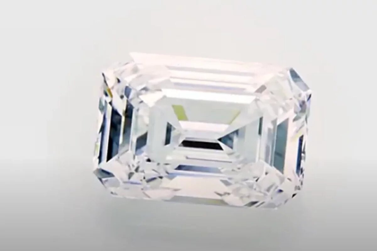    Украшения с 1814 бриллиантами появились в деле дагестанских банкиров