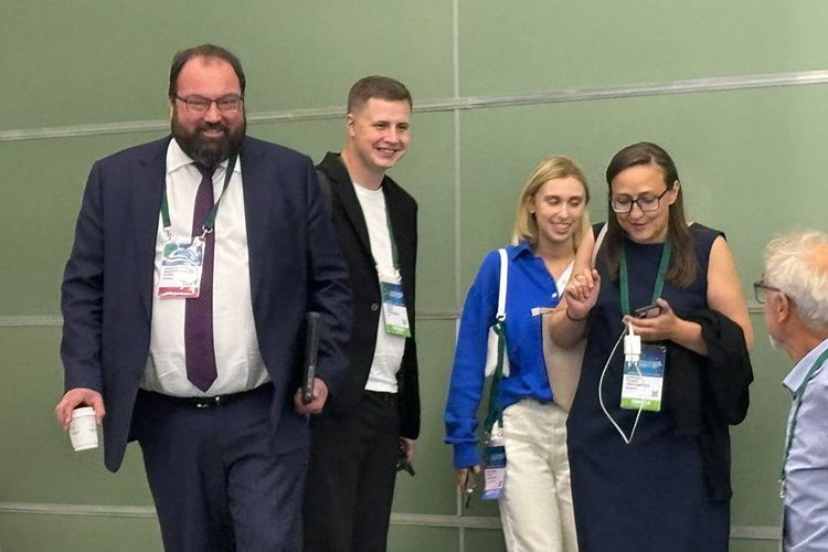    Приоритетные векторы IT-развития обозначил глава минцифры РФ Максут Шадаев (слева) — с опорой на контуры нового нацпроекта «Экономика данных»