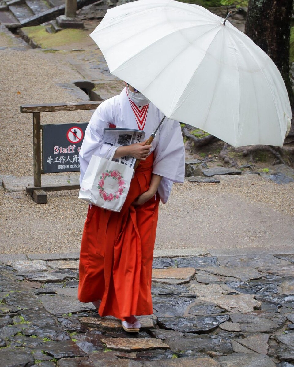 Нара. Местная женщина в трандиционном наряде