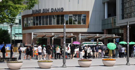 Очередь и в жару, и в холод