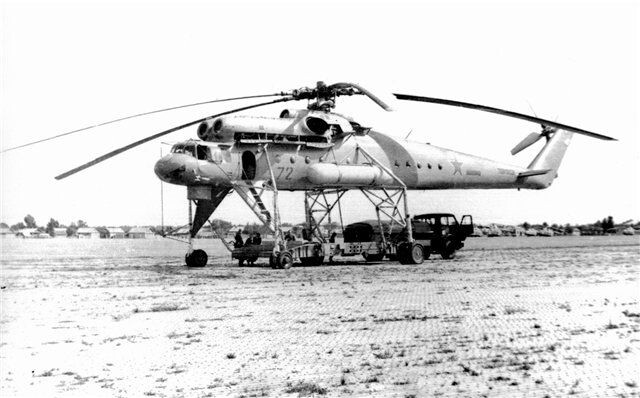 Ми-10 б/н "72" с топливозаправщиком