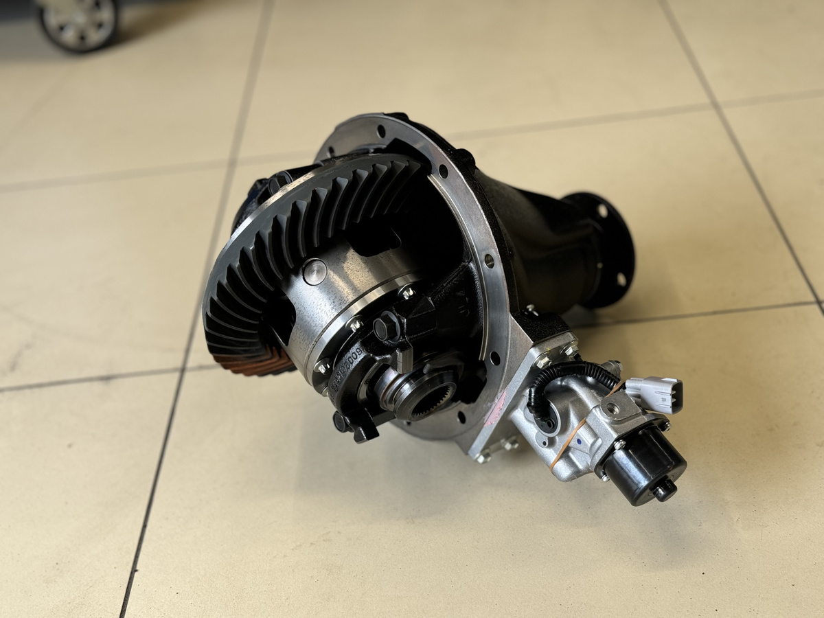 Задний редуктор с оригинальной электро блокировкой для Land Cruiser 200