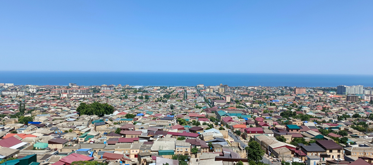 Крепостные стены если заметите)))