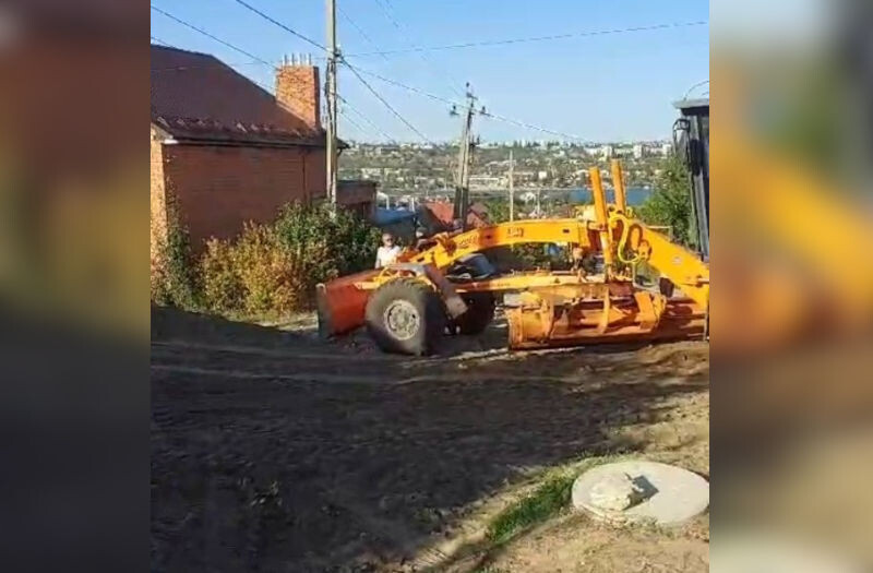    Грейдирование улицы по наказу избирателей (фото: Камышинская городская дума)