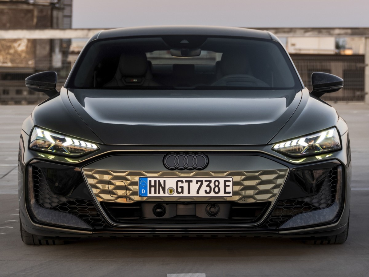    Электрокар Audi RS e-tron GT Performance разгоняется до «сотни» за 2,4 с