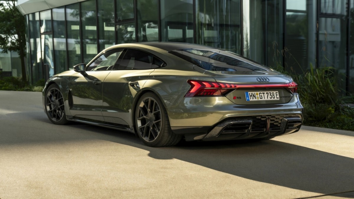    Электрокар Audi RS e-tron GT Performance разгоняется до «сотни» за 2,4 с