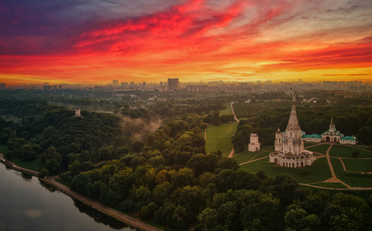 Сегодняшний вид на те самые легендарные места. И посмотроите - тот самый мистический туман, в том самом Велесовом овраге. Фото автора.