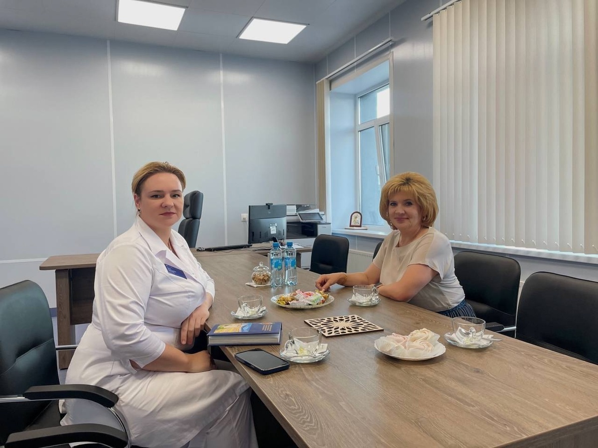 Главный врач Истринской клинической больницы Анна Зайцева встретилась с председателем Совета Истринского районного потребительского общества Людмилой Макаровой 