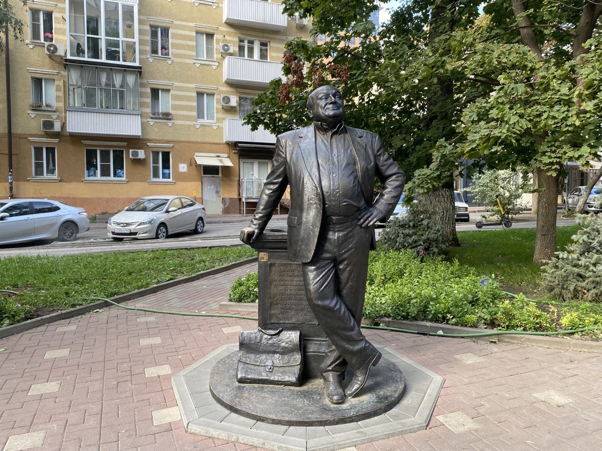 Памятник М. Жванецкому. Фото автора