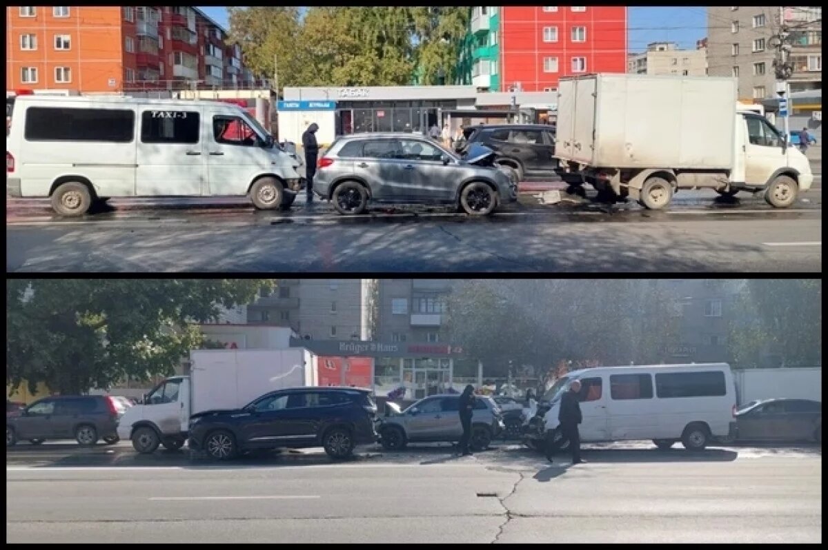    Четыре автомобиля выстроились в «паровозик» после ДТП в Новосибирске