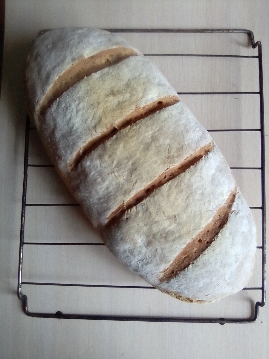 Остывать хлеб должен на решетке, чтобы не отпотевали поверхности.