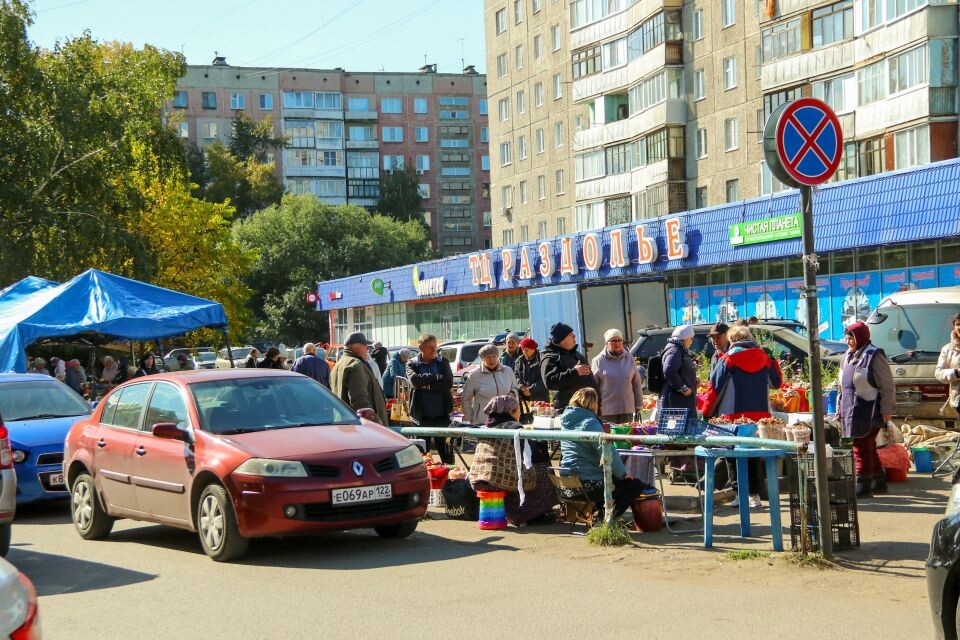    Стихийный рынок на Докучаево. 2024 год. Источник: Виталий Барабаш