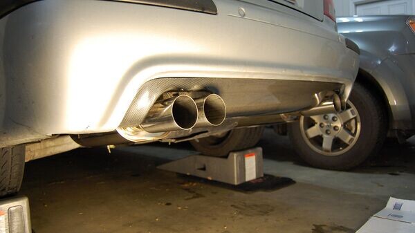    CC BY 2.0 / Kevin Fanciulli / Umnitza Twin-Pipe Exhaust - staggered tips
