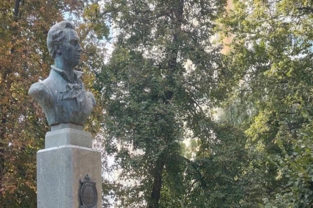    В обновлённом сквере тамбовчане увидят стихи Боратынского на перьях