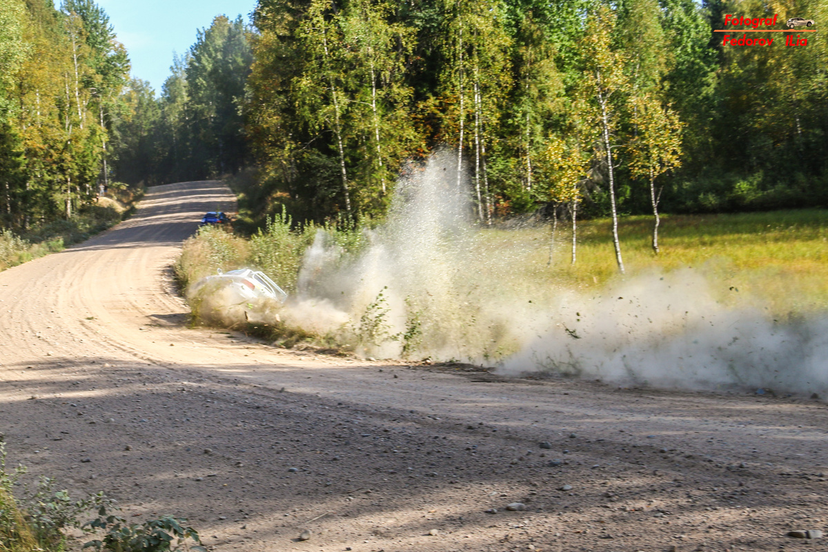 Спасение дня - проехав по канаве с водой несколько десятков метров экиапж выехал на дорогу и успешно финишировал гонку!  Автор фотографии Марина Игоревна