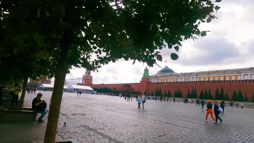 Скачать видео: Прогулки по Москве: Осенние красотки в городской суете