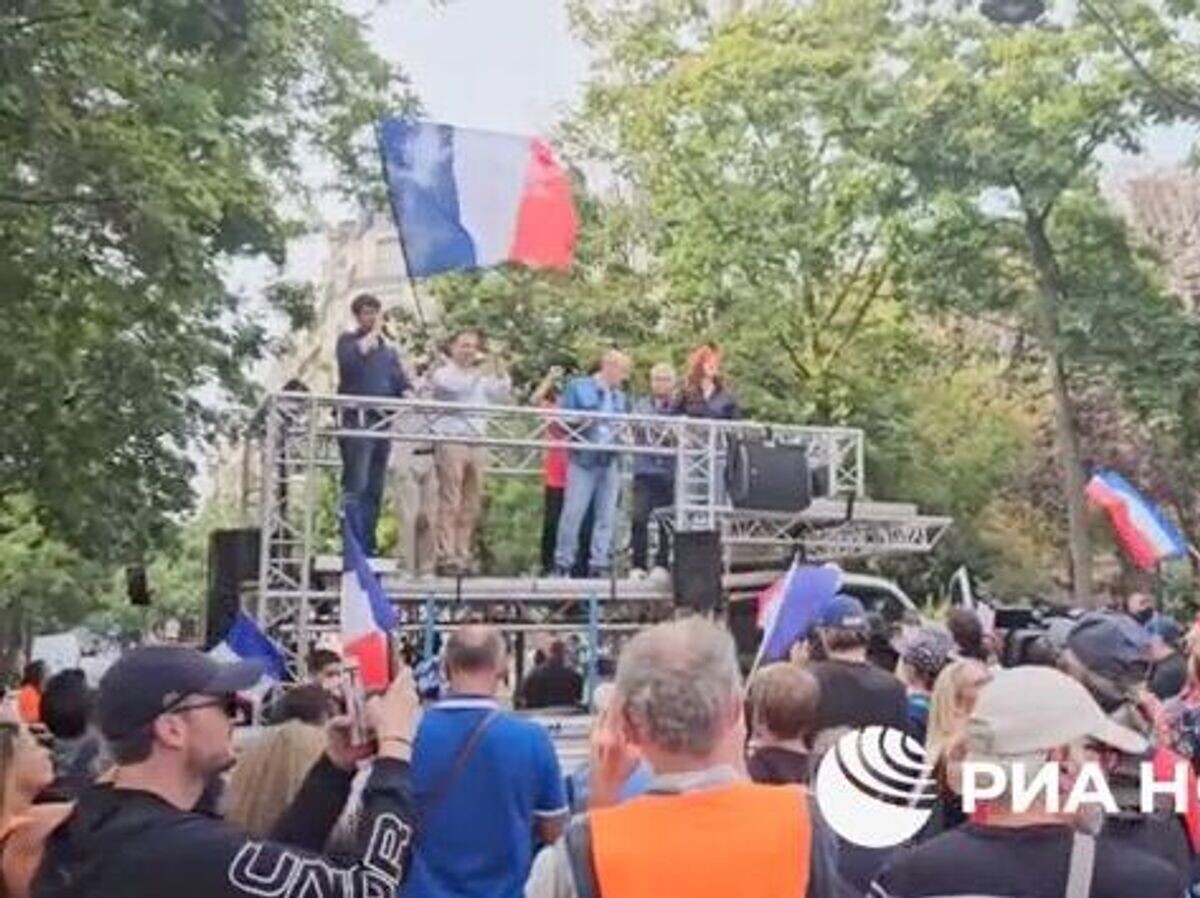    Митинг с требованием отставки президента Франции Эммануэля Макрона в Париже© РИА Новости