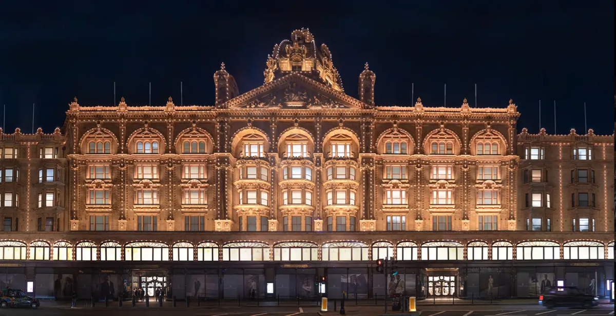 Фасадное освещение Harrods