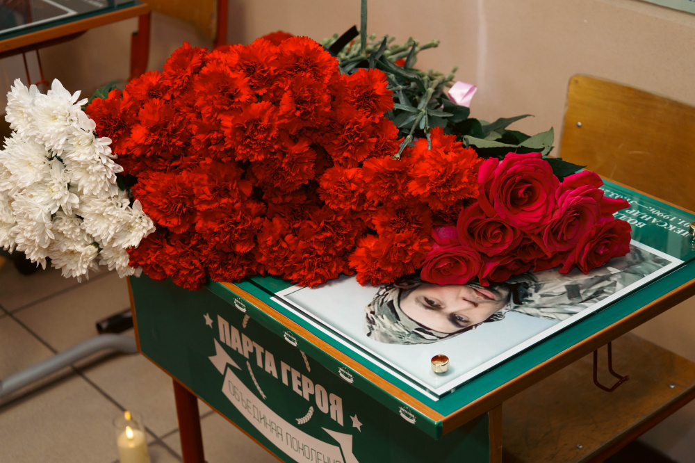    В Белоярской школе №1 открыли Парту героя в память о погибшем на СВО выпускнике