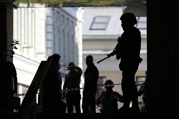 Сотрудники ОМОНа у офиса Wildberries в Москве / Рамиль Ситдиков/РИА Новости