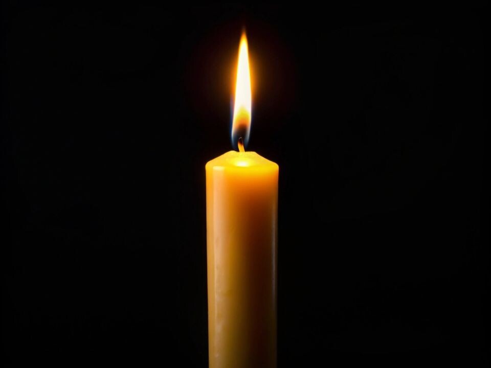    Свеча. Траур . Источник: нейросеть Recraft