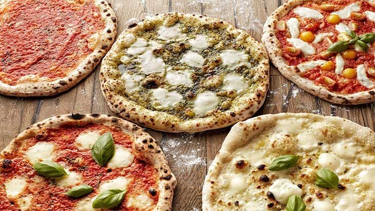 Итальянское национальное блюдо пицца.