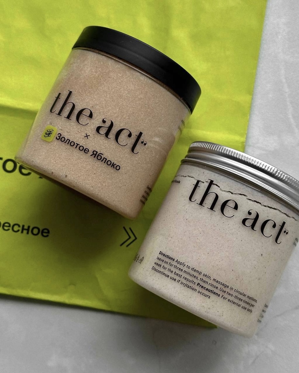 Скраб с ароматом кокосово-шоколадного печенья и кокосовый.