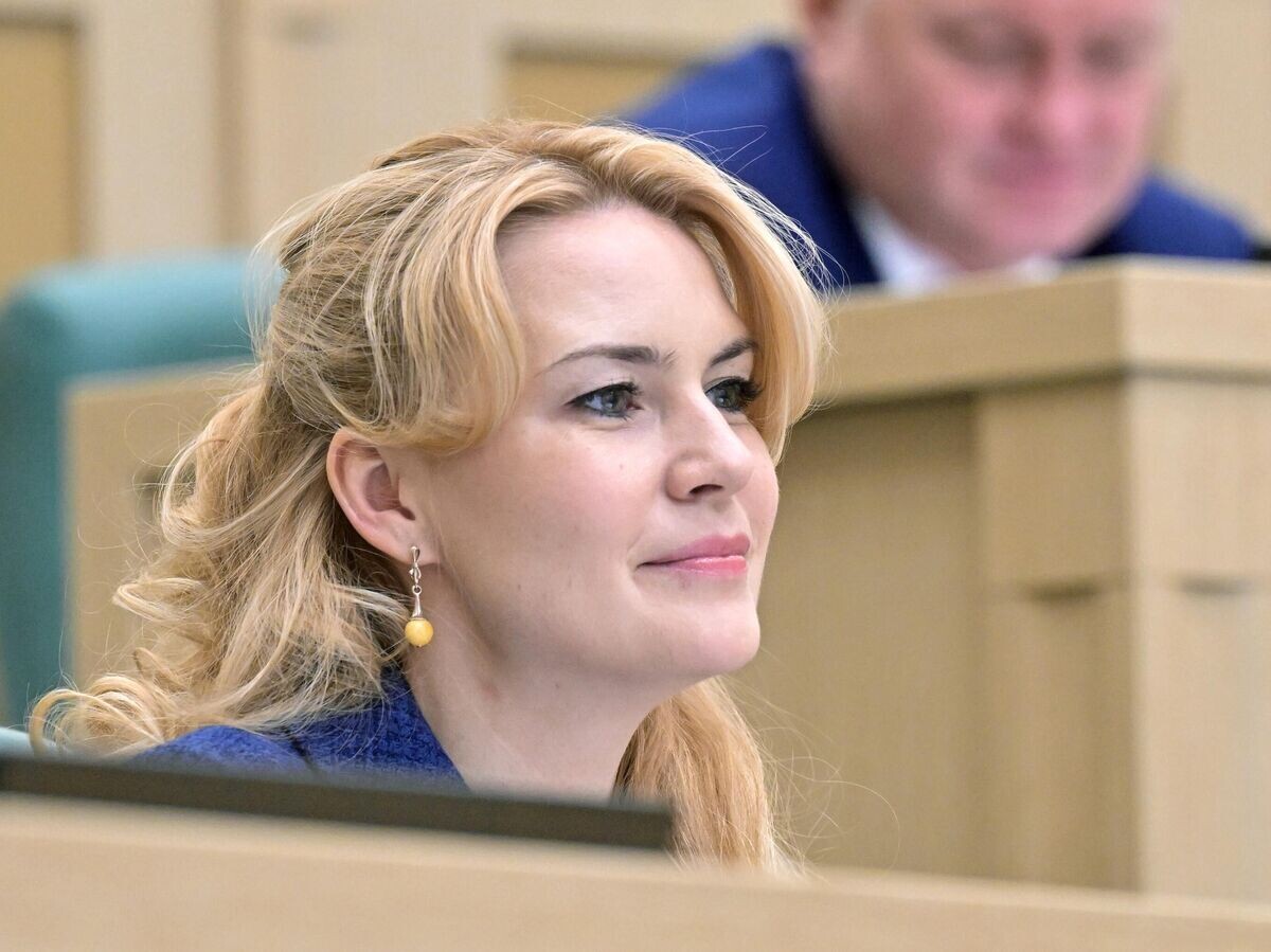    Сенатор от Луганской Народной Республики в Совете Федерации Дарья Лантратова на заседании Совета Федерации РФ© РИА Новости / Илья Питалев