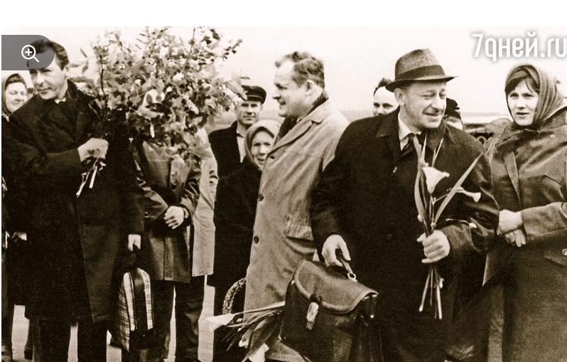 Олег Ефремов, Петр Щербаков, Евгений Евстигнеев, Людмила Иванова - 1969г. на гастролях театра " Современник" источник 7 дней.ру