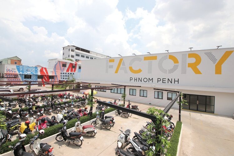 Общие виды Factory Phnom Penh — листайте галерею →

