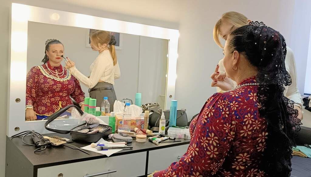 В день съемок предоставили гримерку, где гример Аня сделала участникам программы макияж.📷
