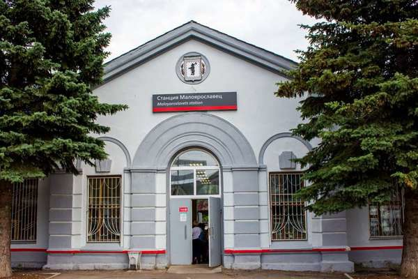Вокзал в современной расцветке. Фото с сайта https://vk.com/wall-102468629_234770. Взято с Яндекс.Картинки
