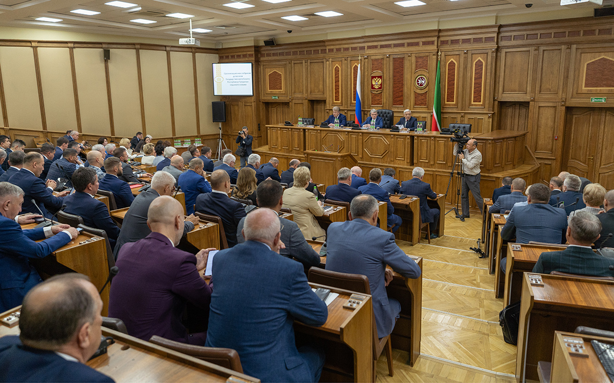 Главы трех районов Татарстана – Лениногорского, Тюлячинского и Аксубаевского – стали депутатами Госсовета республики нового созыва. Фото: Владимир Васильев / «Татар-информ»