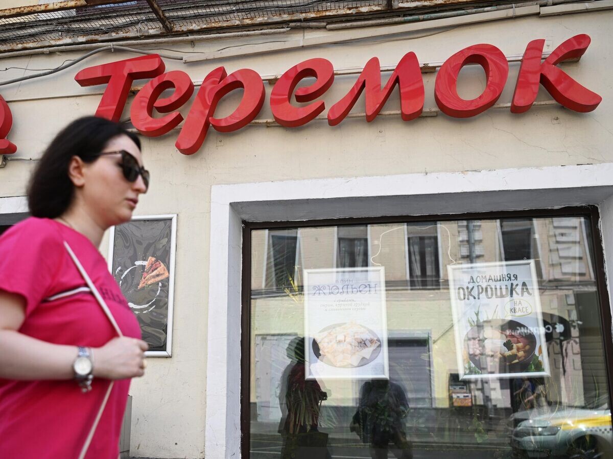    Вывеска сети ресторанов русской кухни "Теремок" на улице Маросейка в Москве© РИА Новости / Павел Бедняков