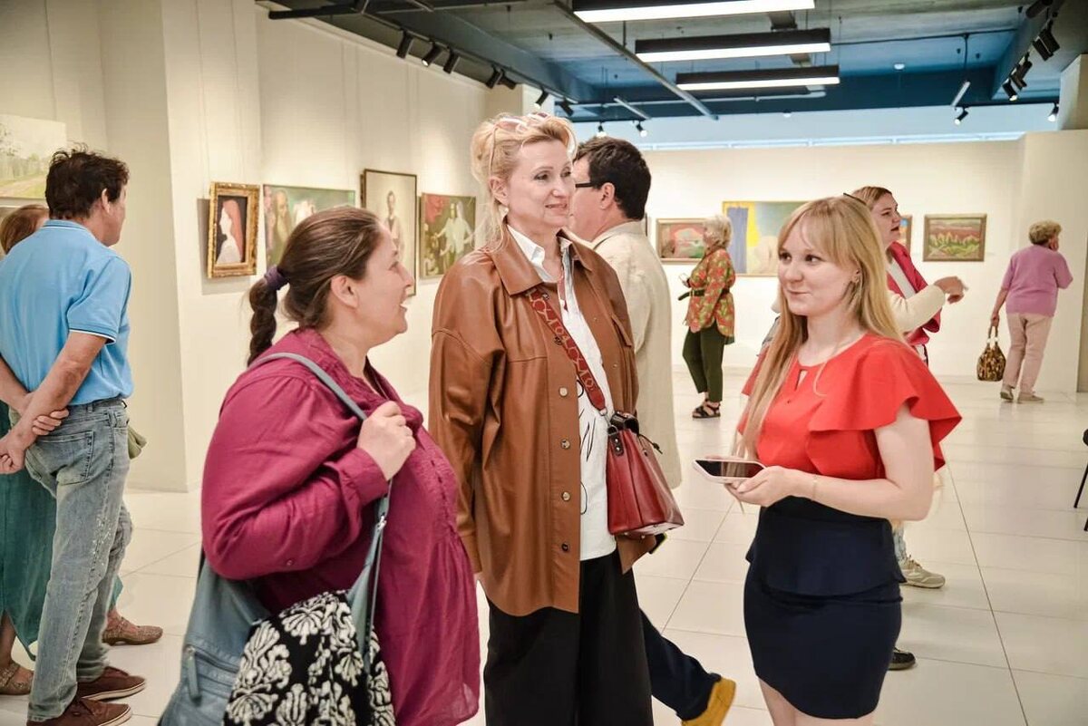  📷    Горожан приглашают на выставку «100 картин художников Оренбуржья» Кристина Просвиркина