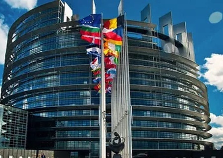    Европарламент официально разрешил Украине атаковать Россию вглубь территории