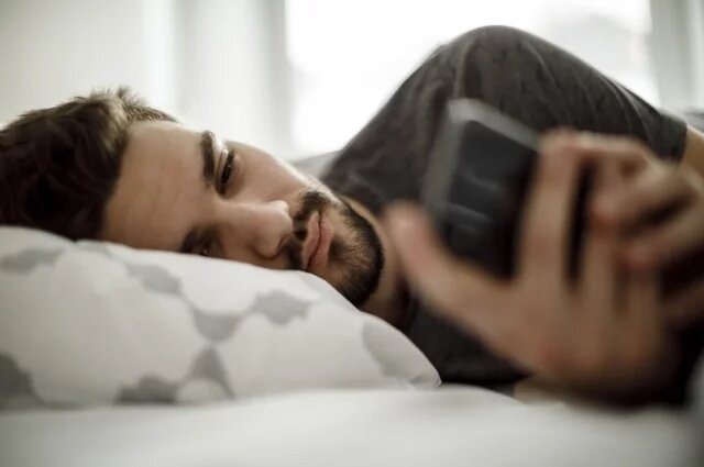    Почему нельзя смотреть на часы, когда пытаешься уснуть?